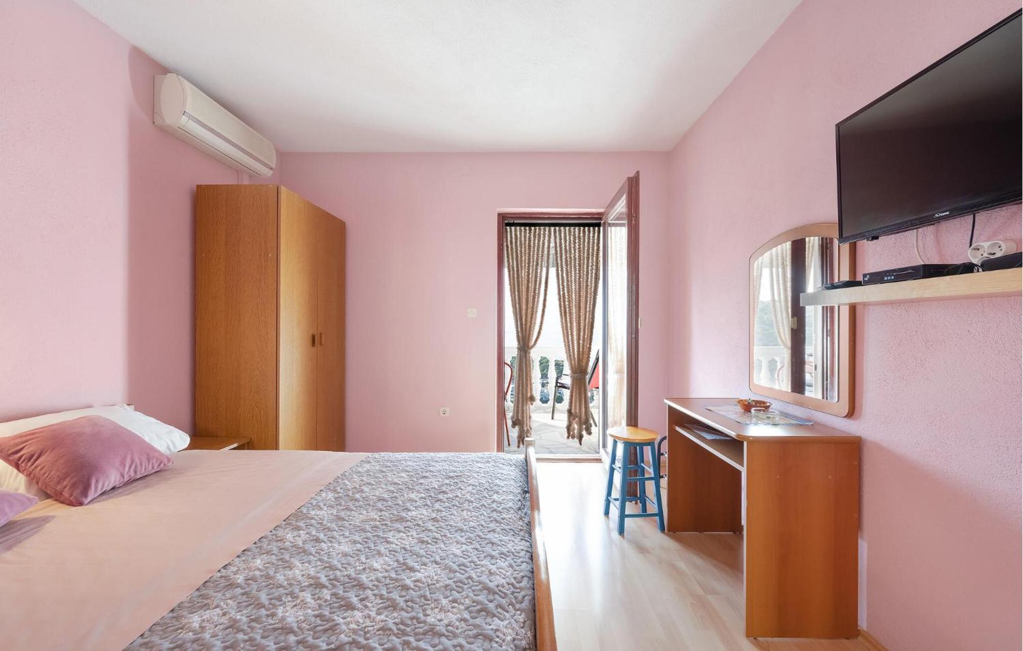 1 Bedroom Stunning Apartment In Primosten Exterior photo
