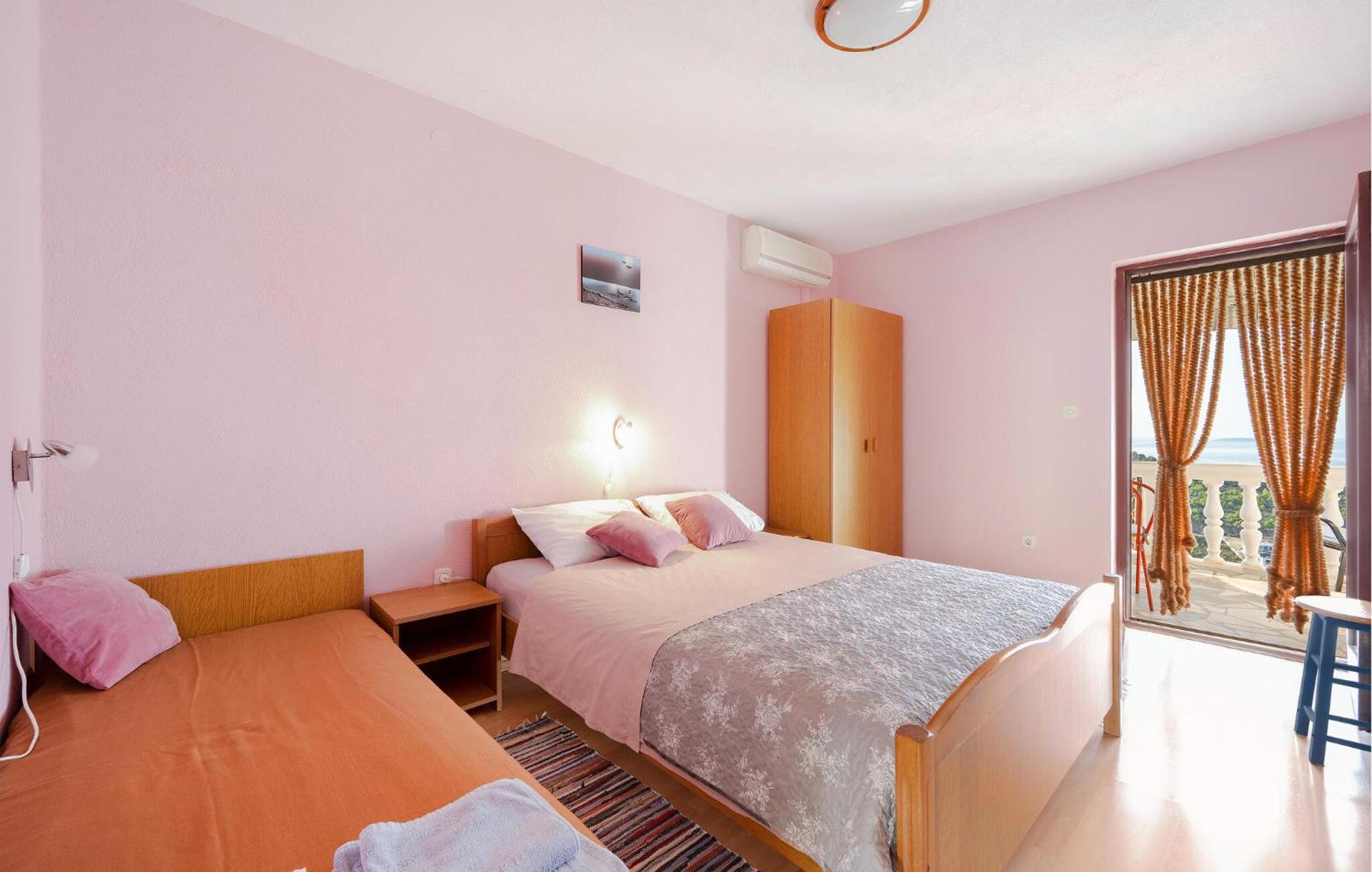 1 Bedroom Stunning Apartment In Primosten Exterior photo