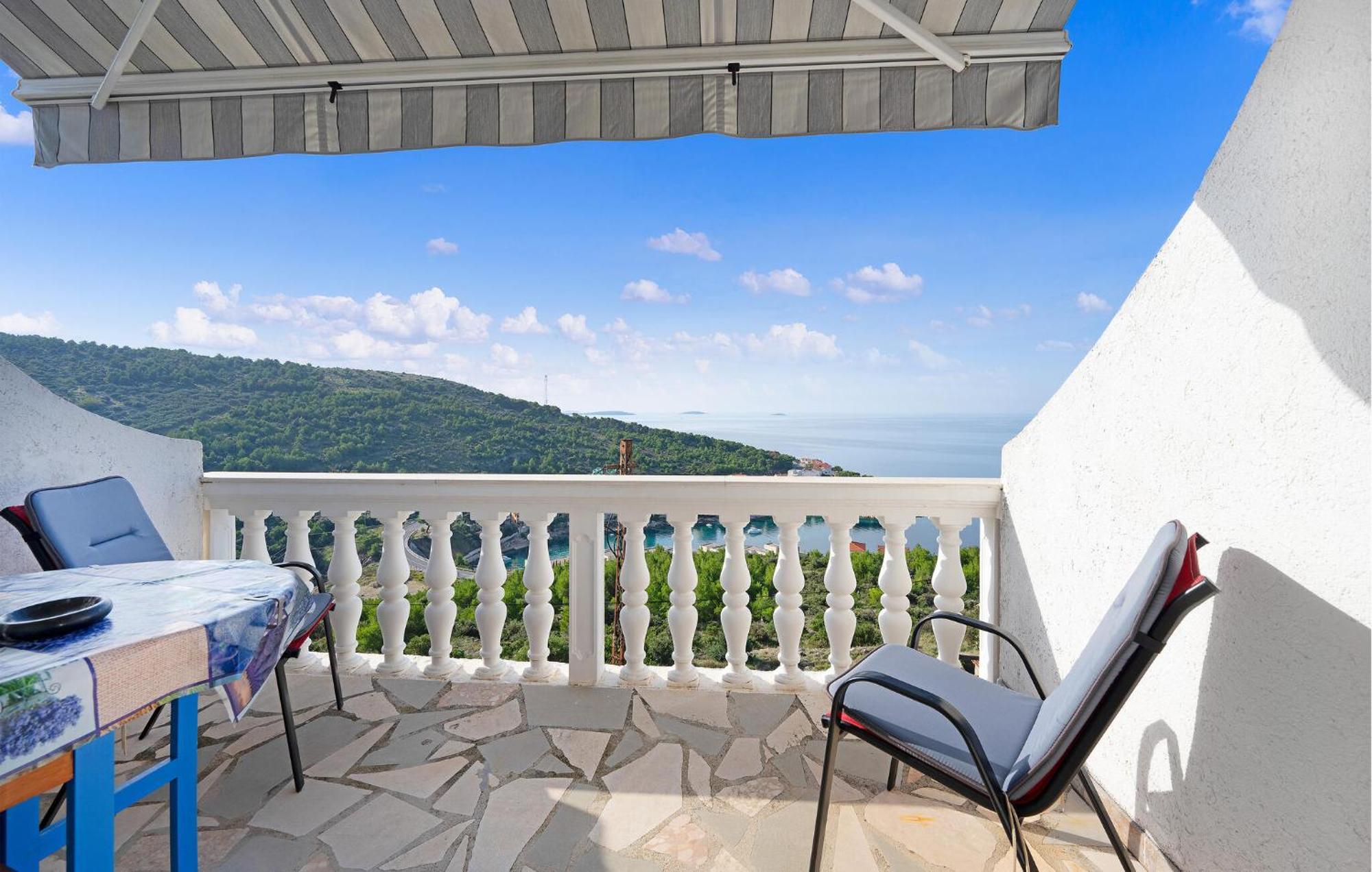 1 Bedroom Stunning Apartment In Primosten Exterior photo