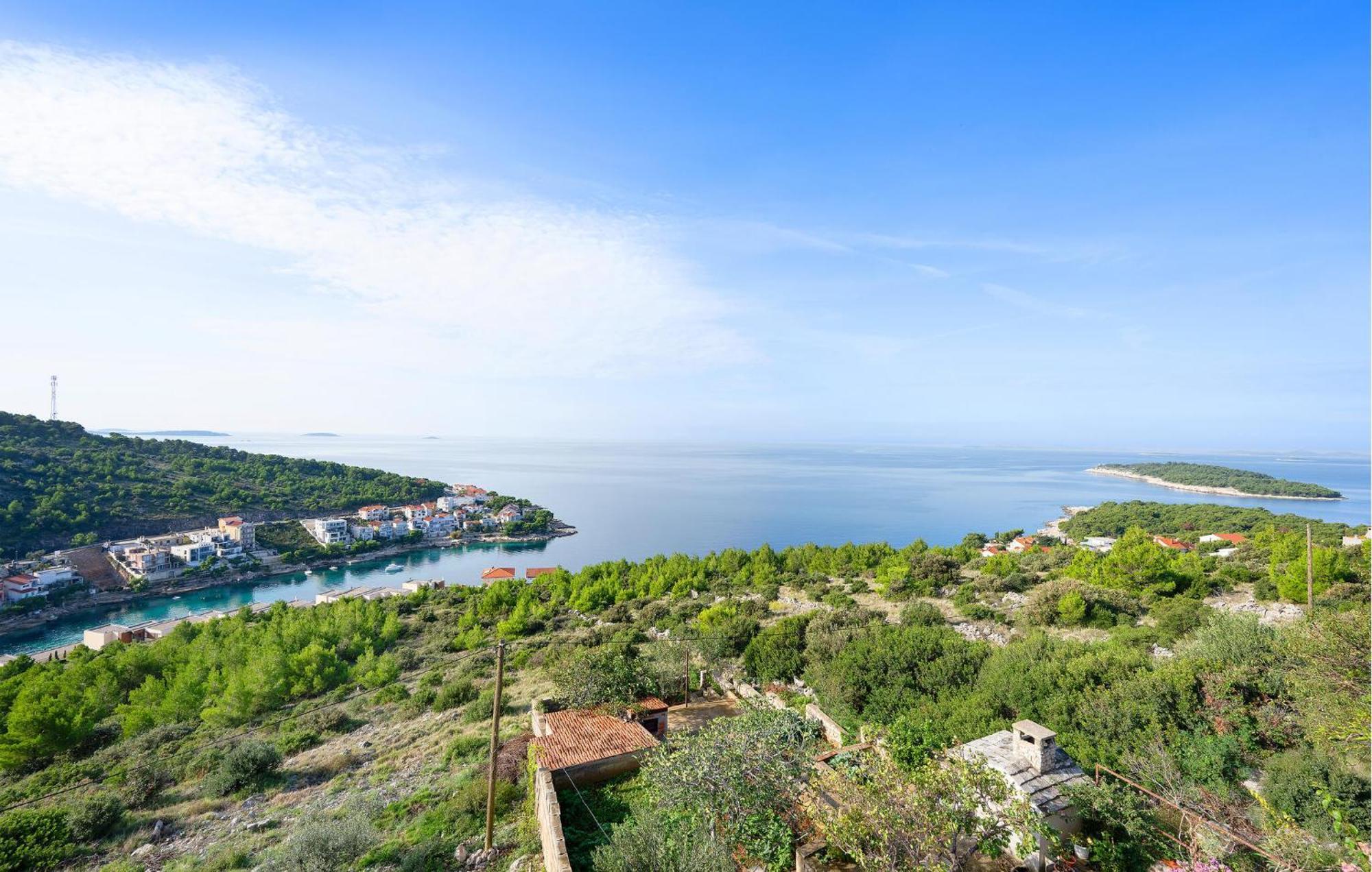 1 Bedroom Stunning Apartment In Primosten Exterior photo
