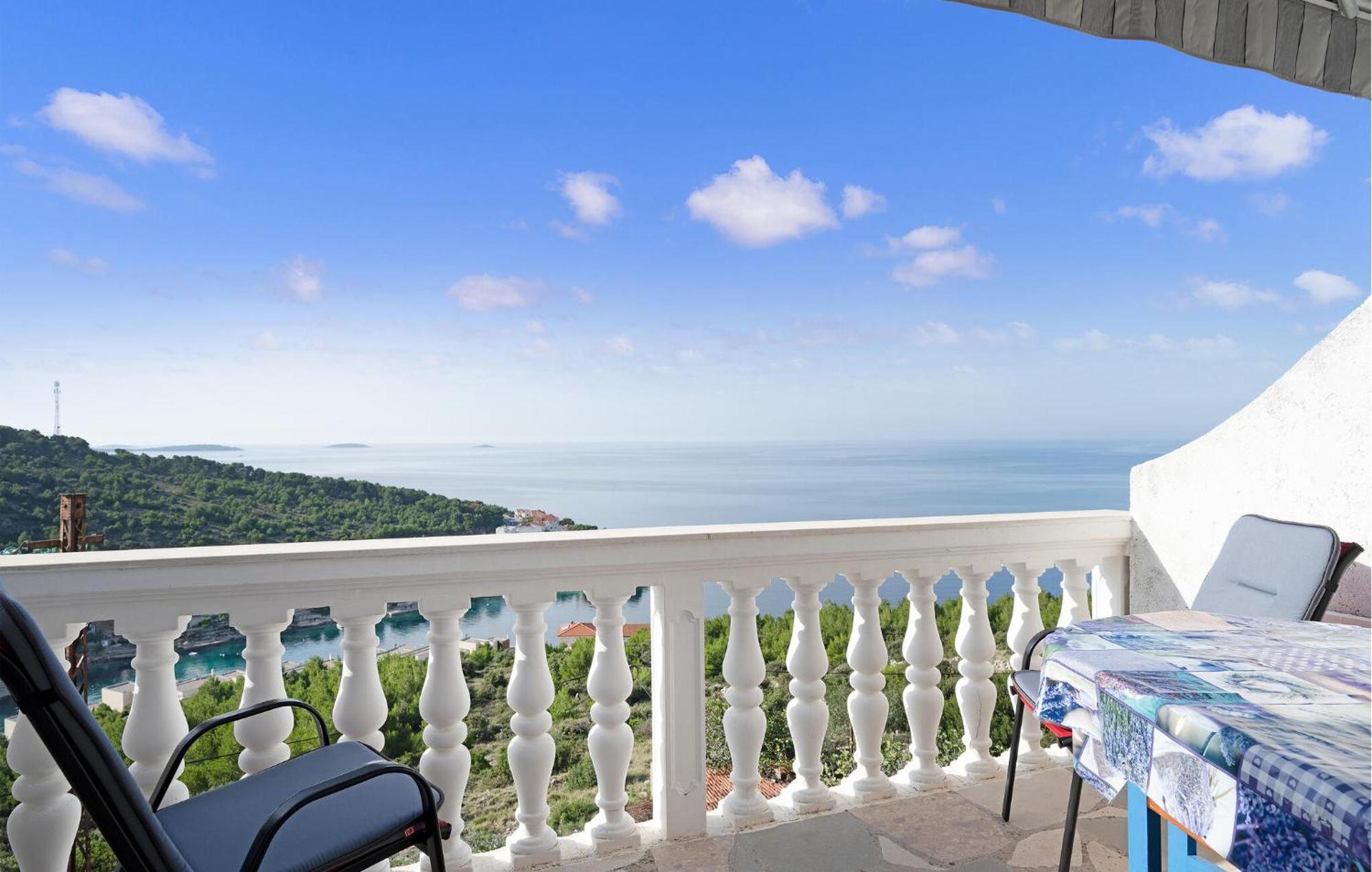 1 Bedroom Stunning Apartment In Primosten Exterior photo